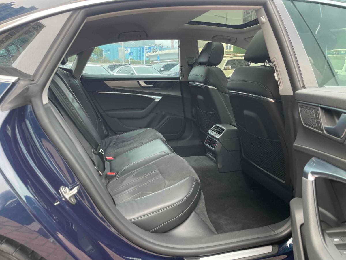 Audi Q6L Sportback e-tron 2023 car image #12