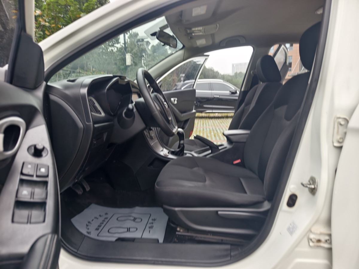 GAC Trumpchi GA3 2014 #12 GAC Trumpchi GA3 2014 car image #12