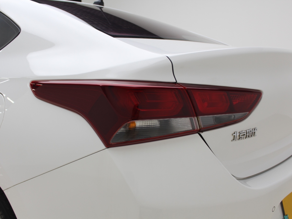 Hyundai Verna 2017 car image #12