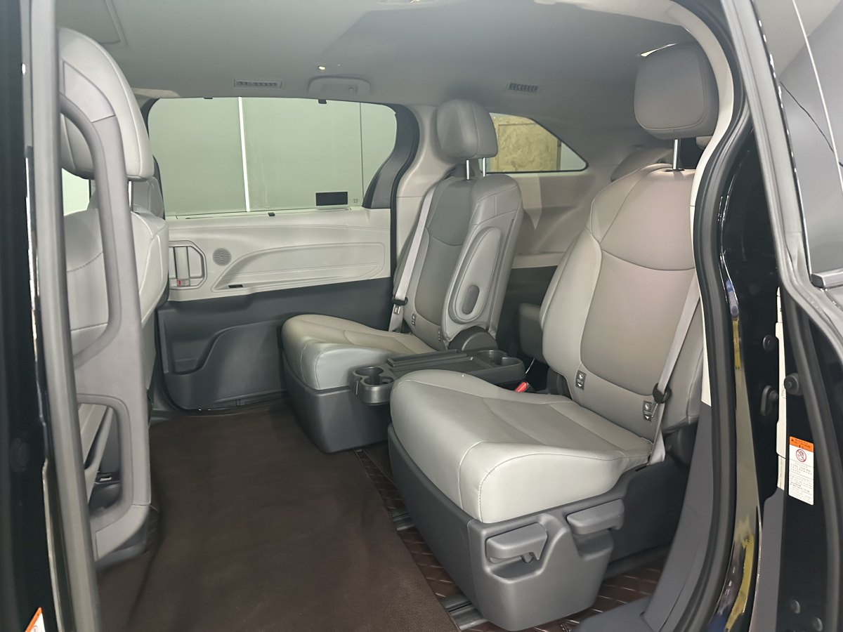 Toyota Granvia 2024 car image #12