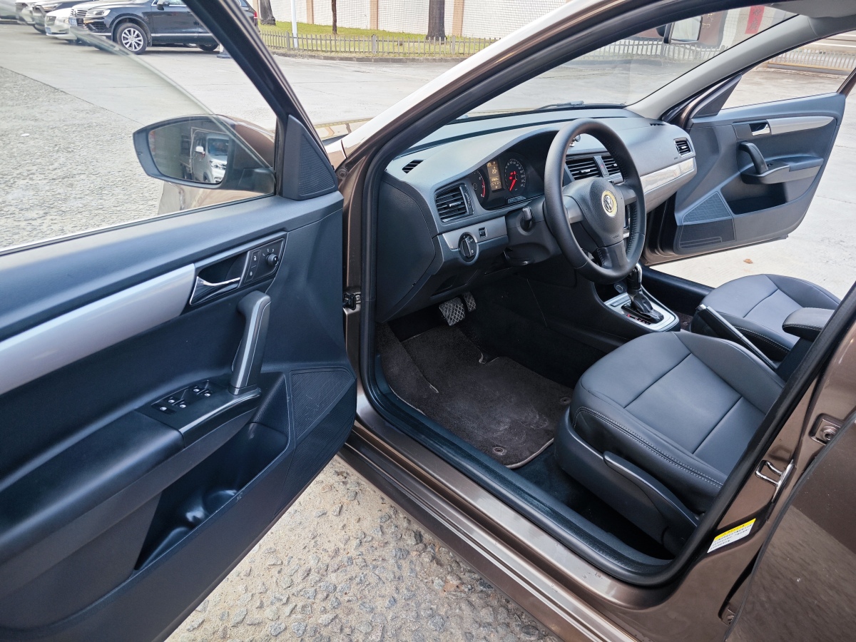 Volkswagen Gran Lavida 2013 immagine di auto #12
