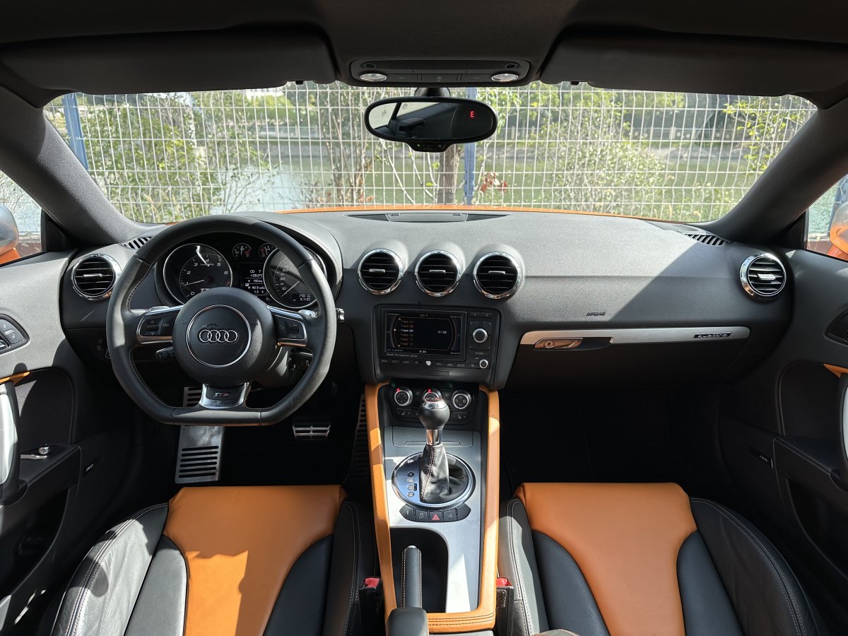 Audi TTS 2011 car image #12