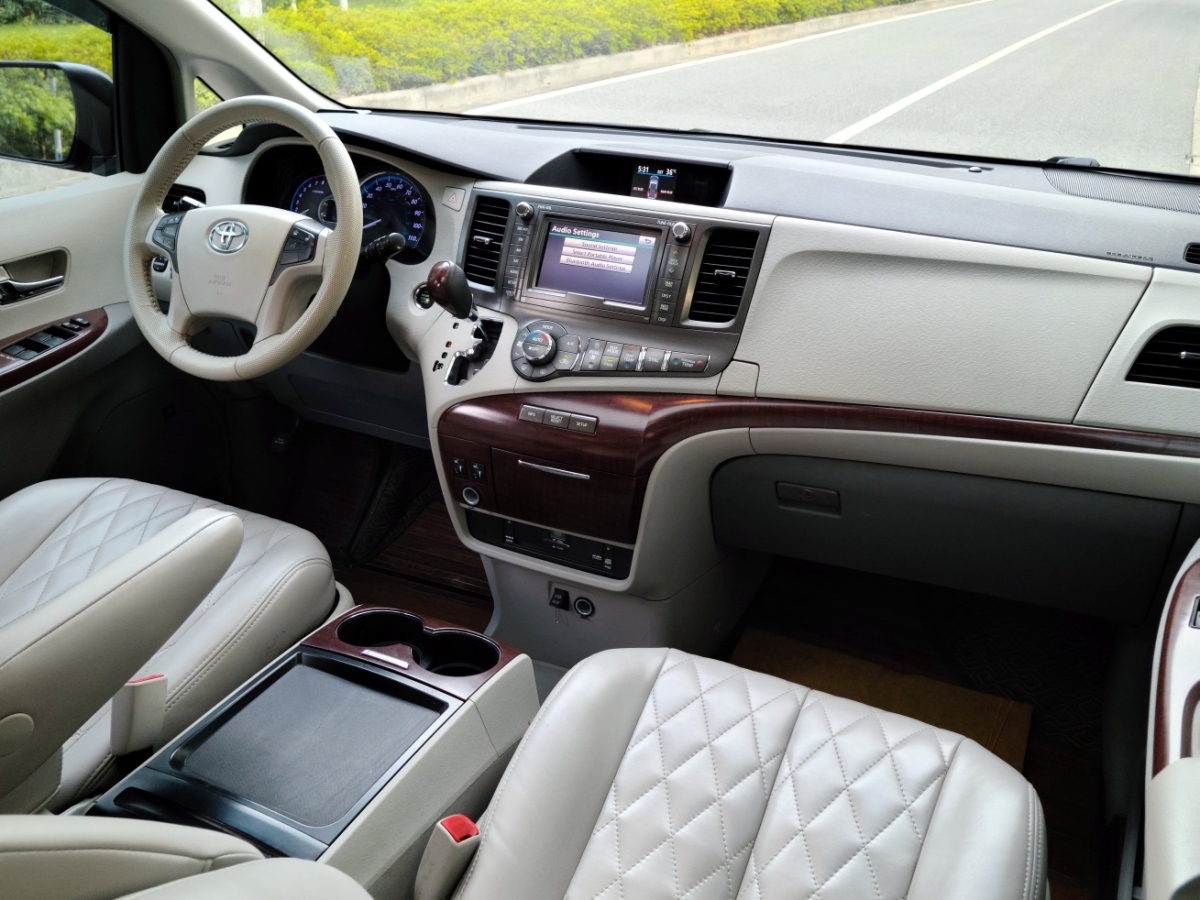 Toyota SIENNA 2010 #12 Toyota SIENNA 2010 imagen de coche #12