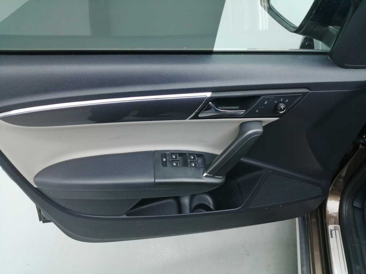 Volkswagen Cross Lavida 2014 immagine di auto #12