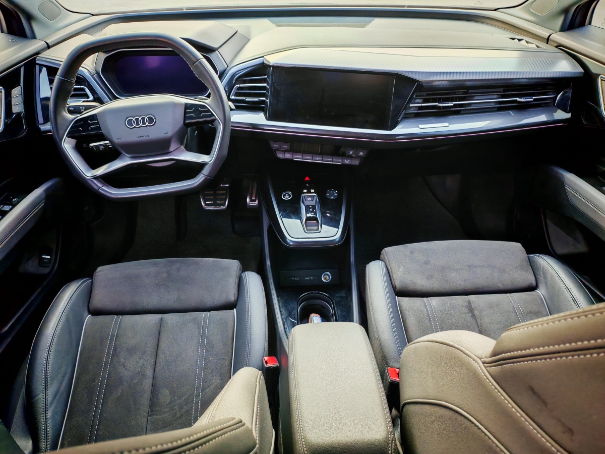 Audi Q4 e-tron 2023 immagine di auto #12