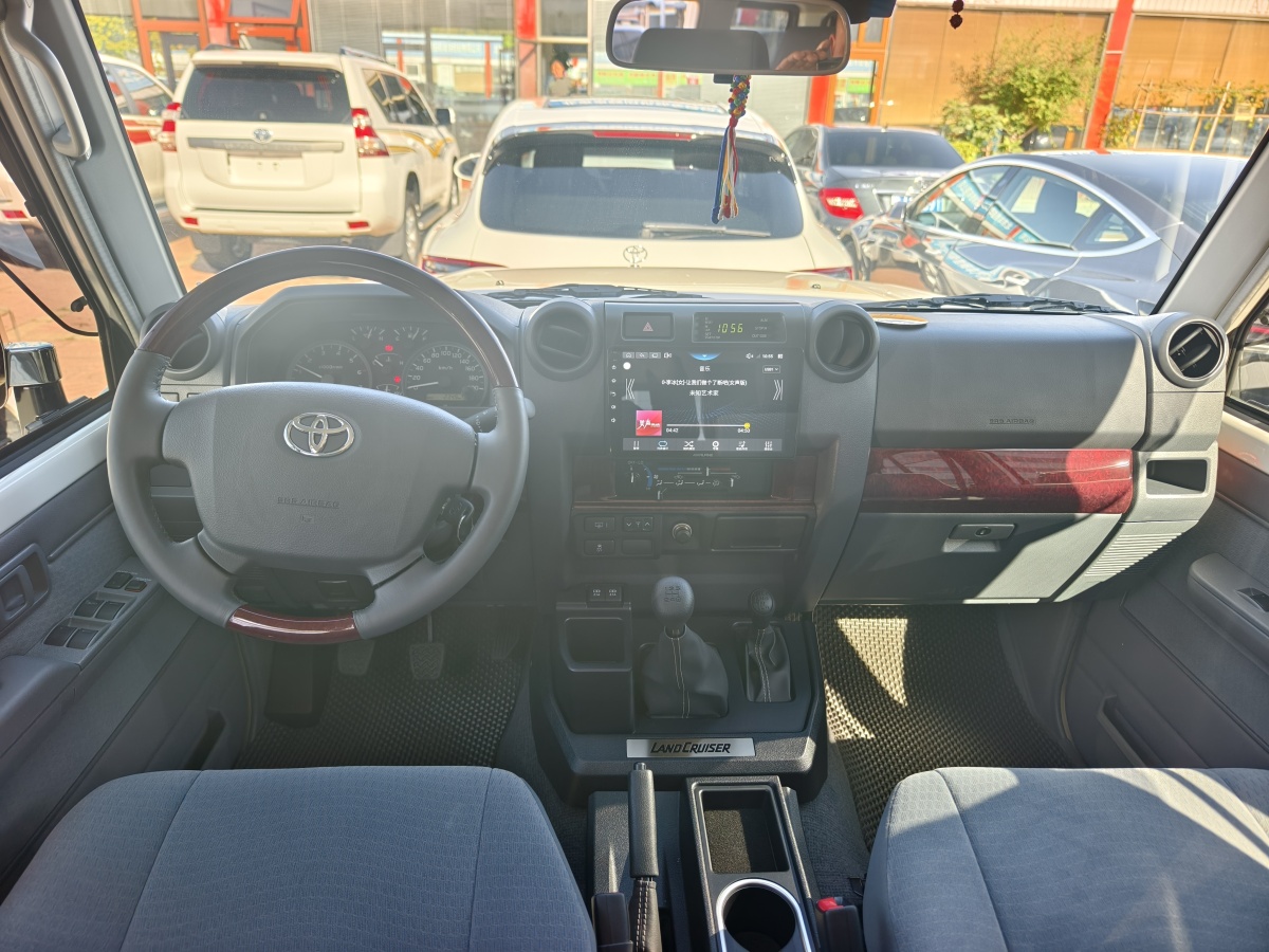 Toyota FJ Cruiser 2024 car image #12