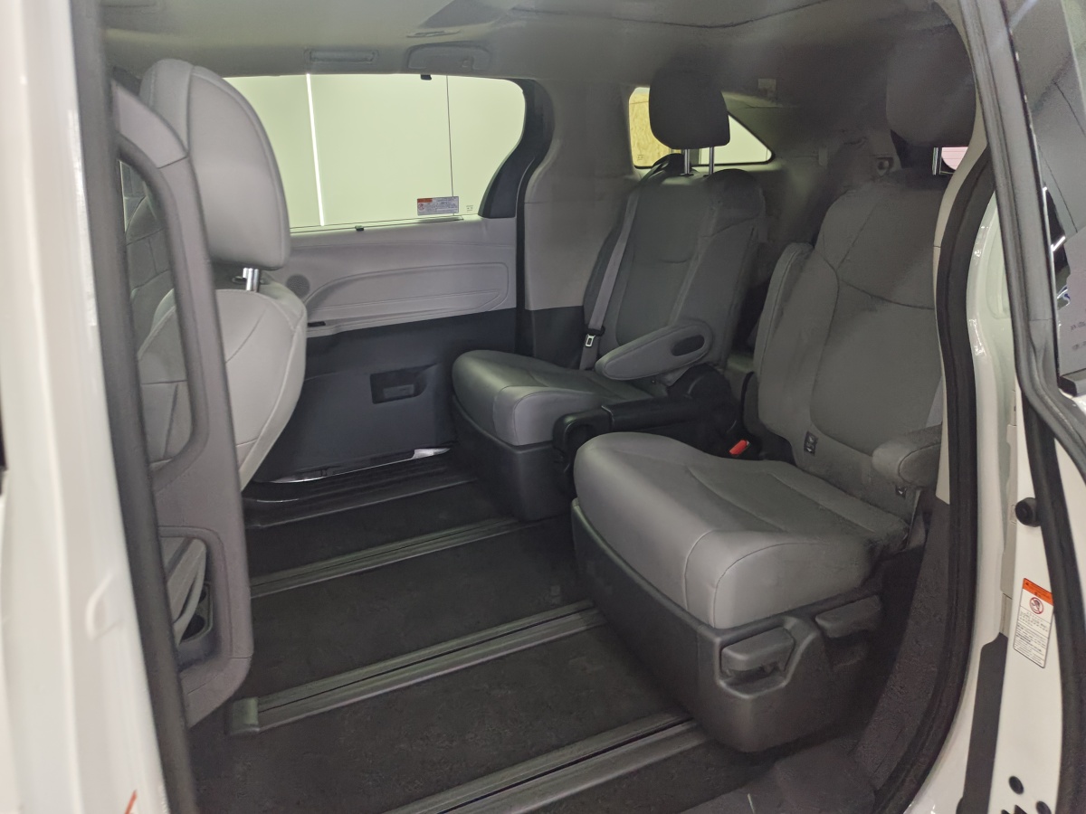 Toyota Granvia 2024 car image #12