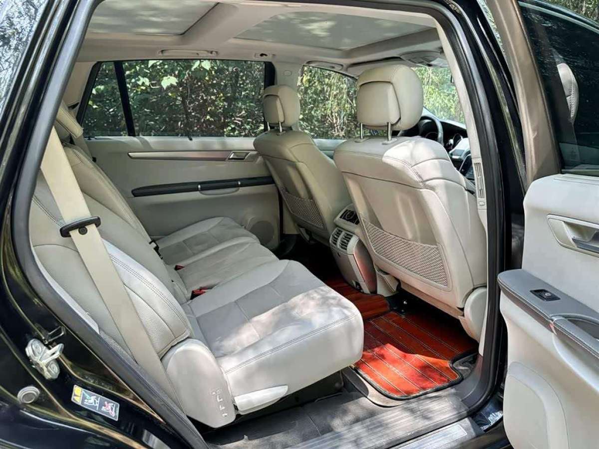 Mercedes-Benz R Class 2016 car image #12