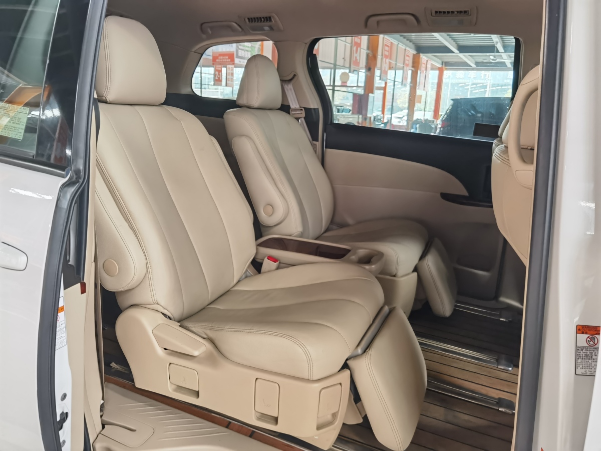 Toyota Previa 2018 car image #12