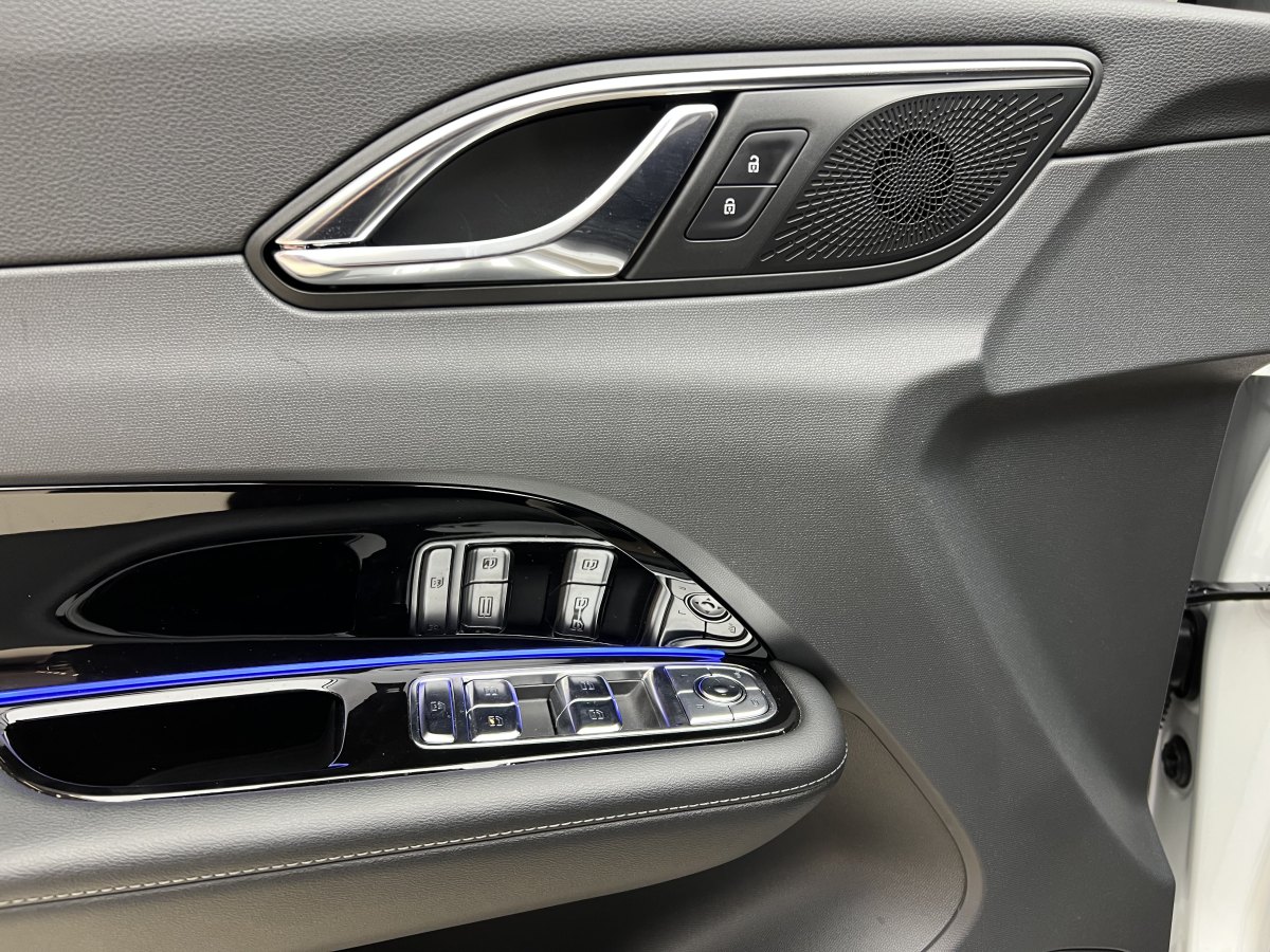 HongQi HS3 2025 صورة سيارة #12