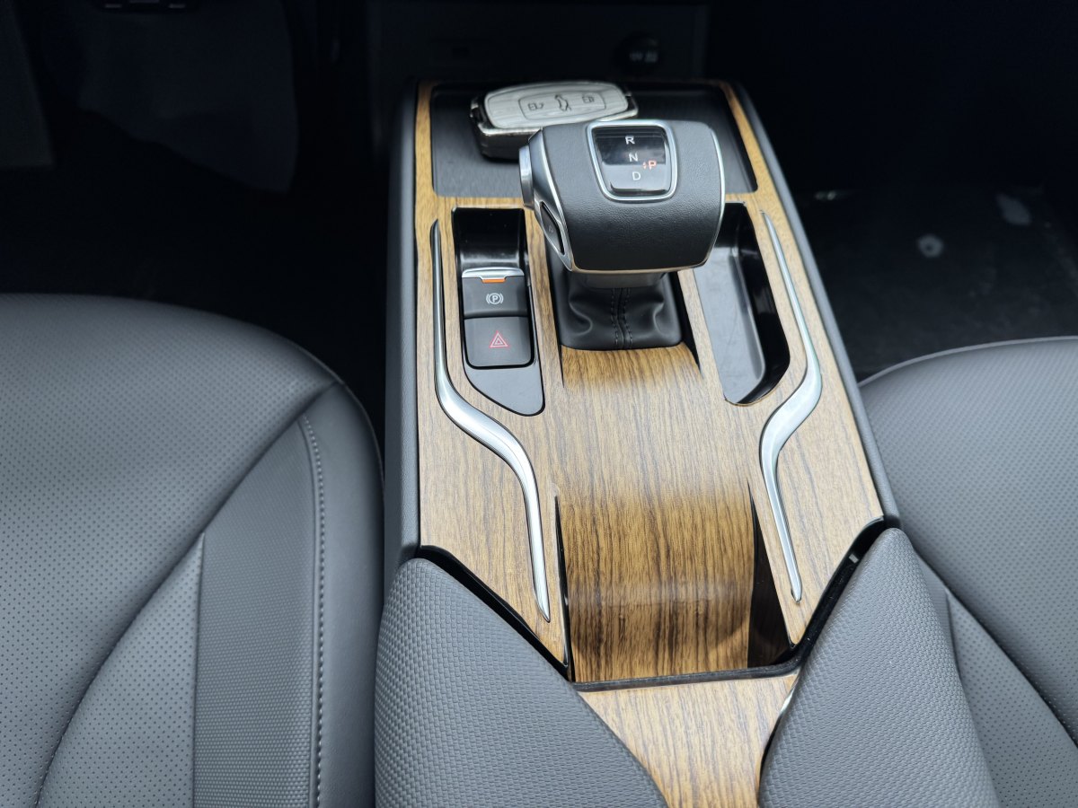 HongQi E-QM5 2024 car image #12