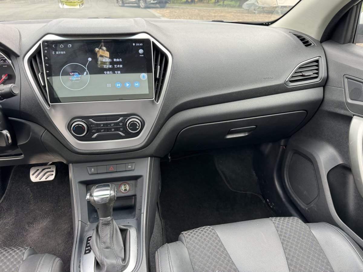 MG GT 2015 car image #12