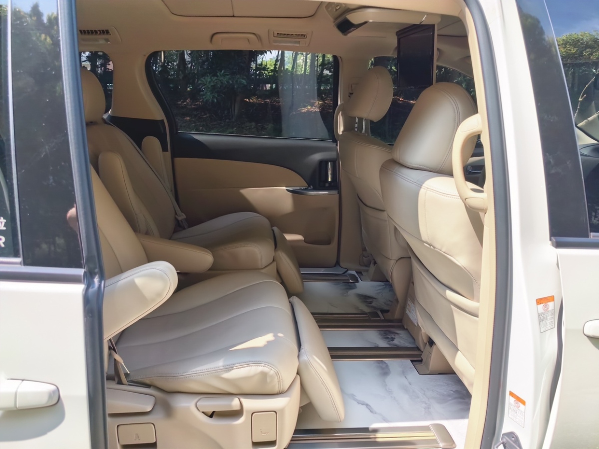 Toyota Previa 2019 car image #12