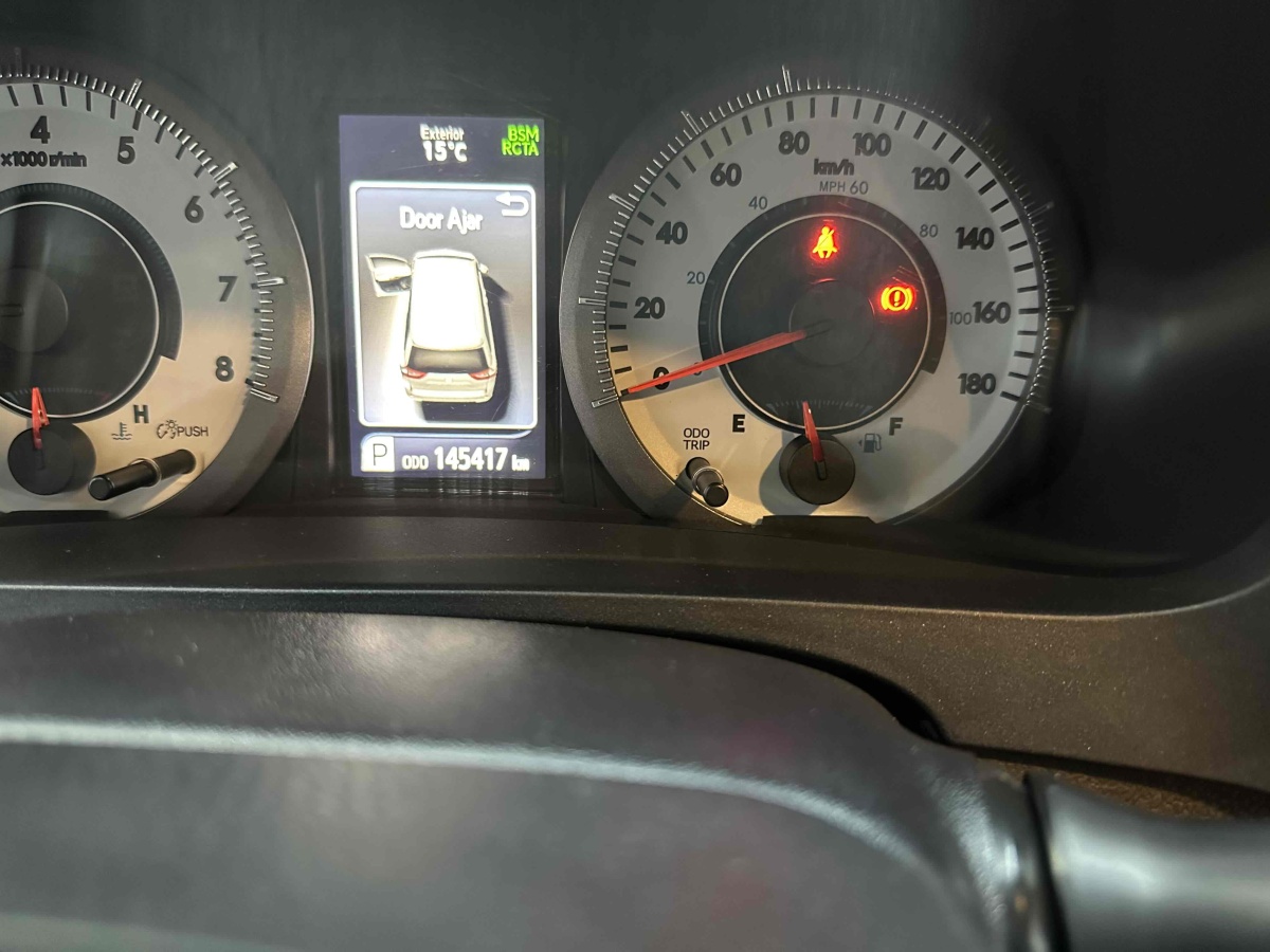 Toyota SIENNA 2019 #12 Toyota SIENNA 2019 car image #12