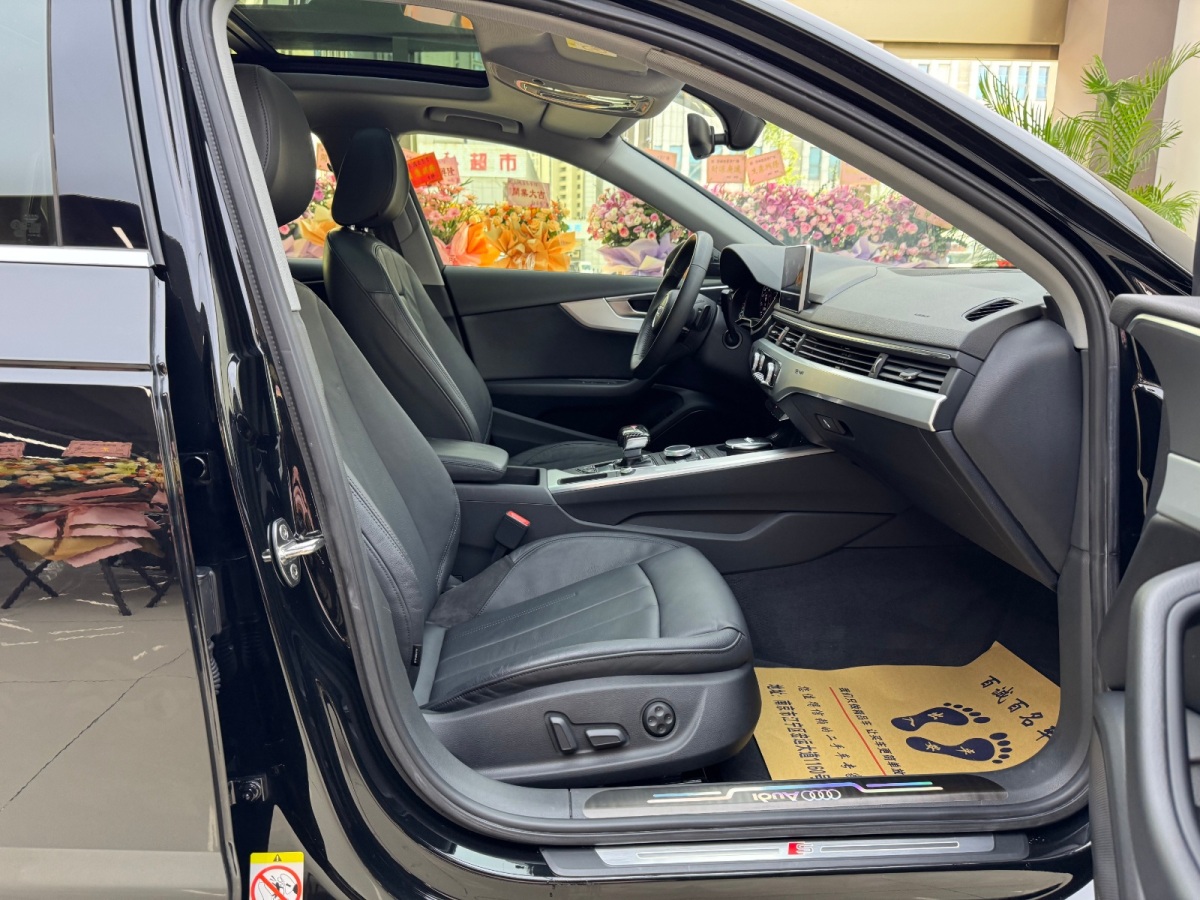 Audi A4 2018 car image #12