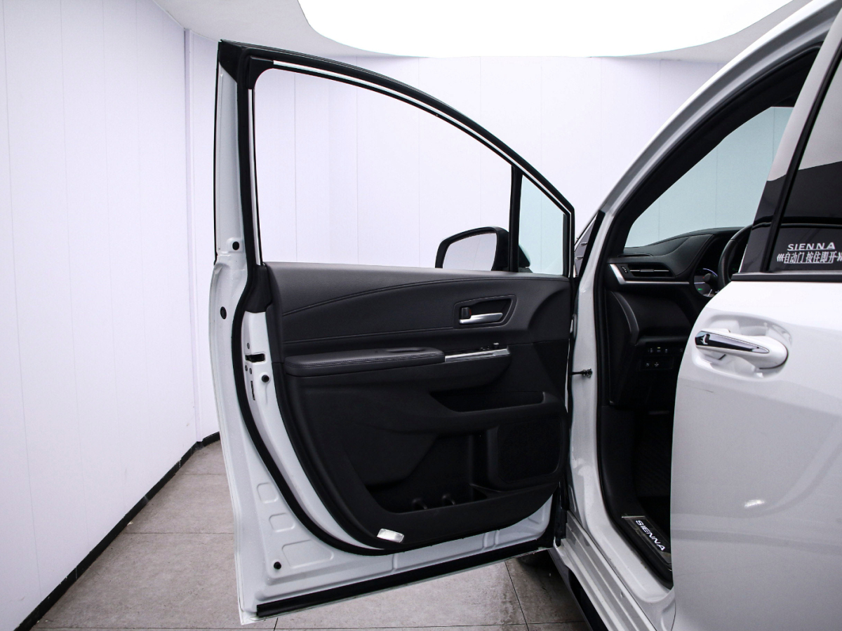 Toyota Sienna 2023 image de voiture #12