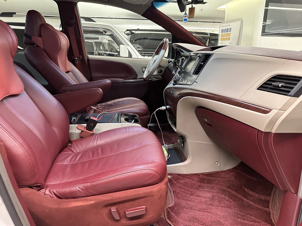 Toyota SIENNA 2014 car image #12