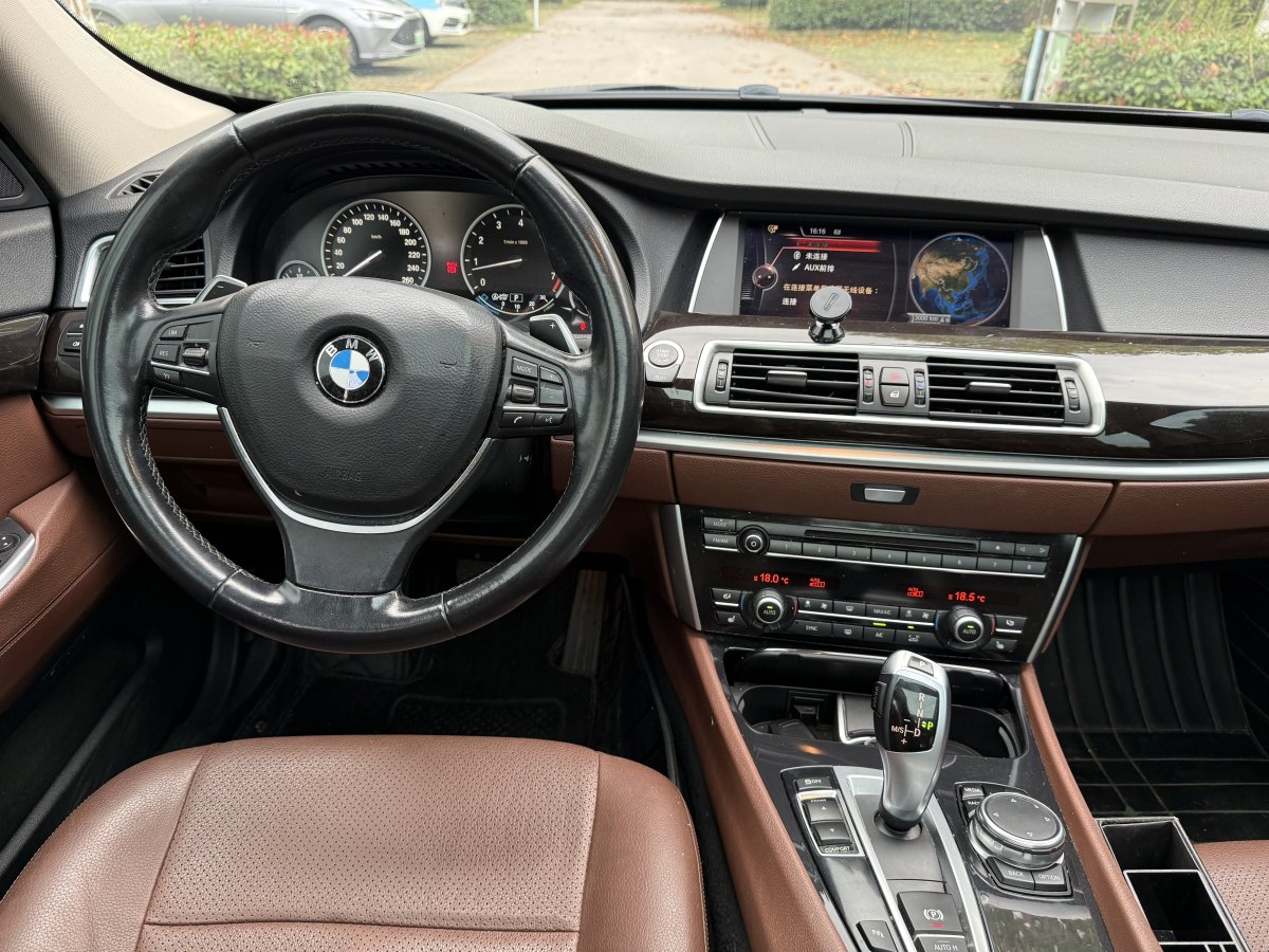BMW 5 Series GT 2016 immagine di auto #12