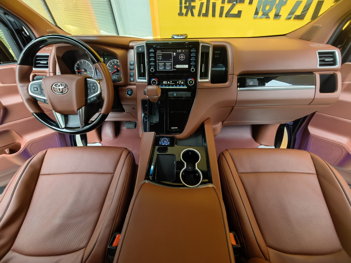 Toyota Granvia 2024 immagine di auto #12