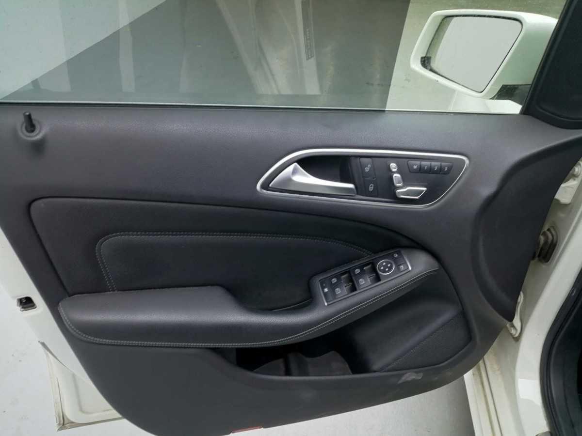 Mercedes-Benz B Class 2015 car image #12