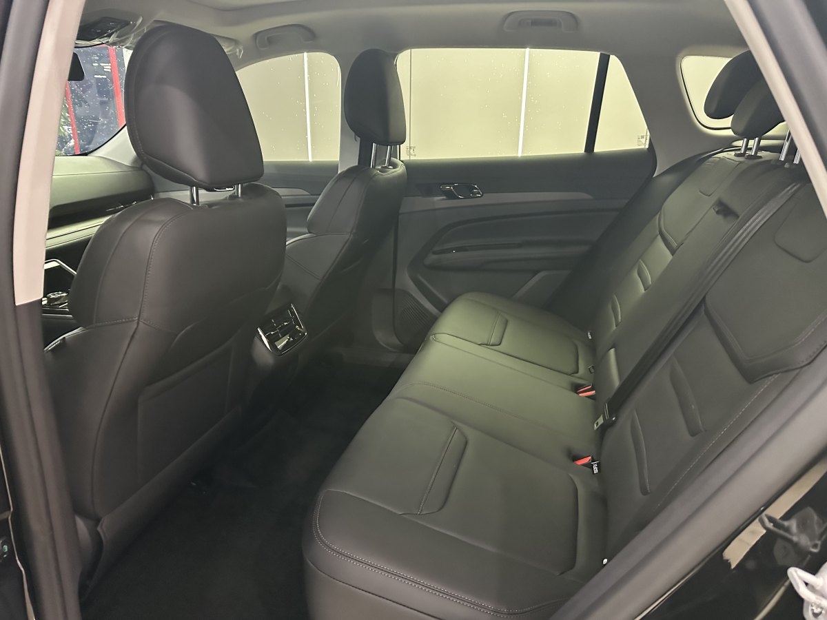 Ford Equator Sport 2024 immagine di auto #12