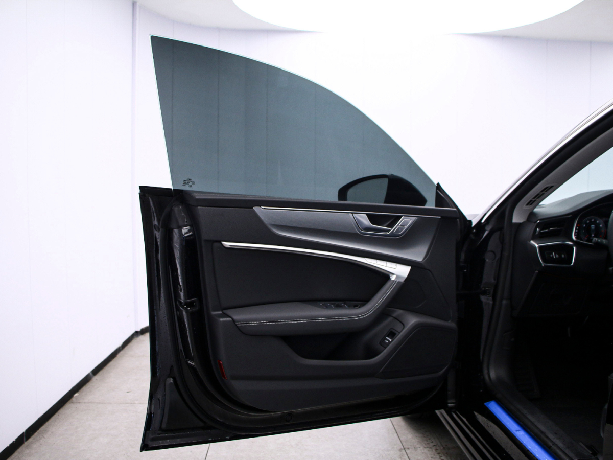 Audi A7L 2025 car image #12