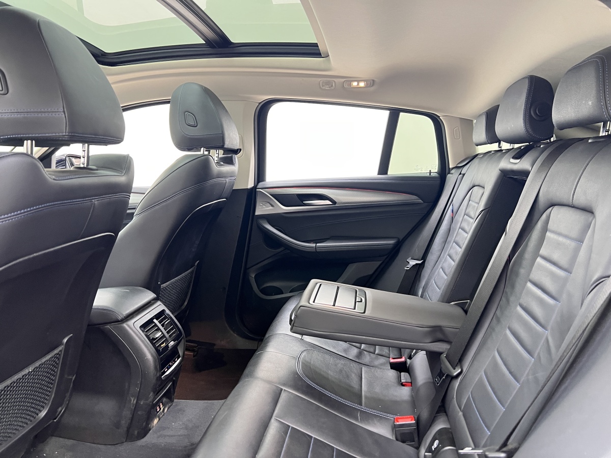 BMW X4 2021 car image #12