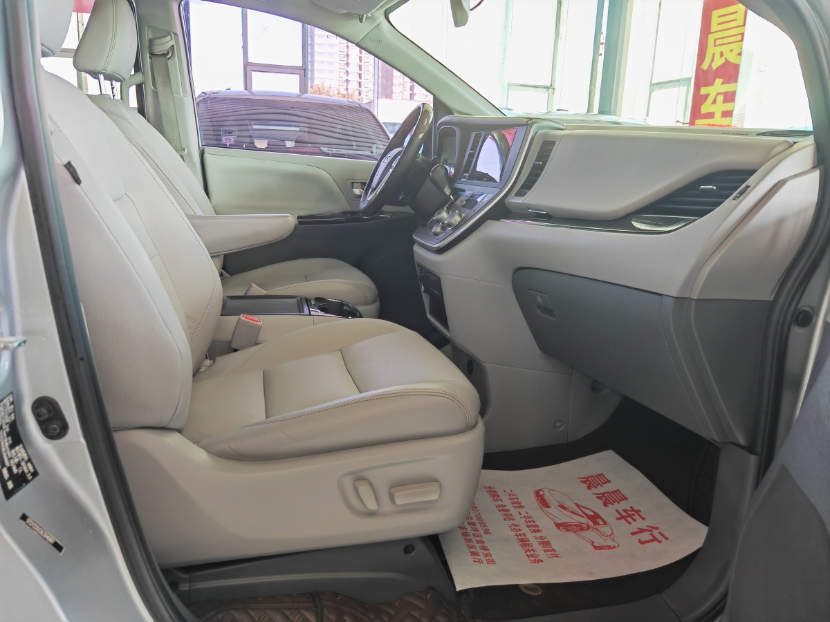 Toyota SIENNA 2020 #12 Toyota SIENNA 2020 car image #12