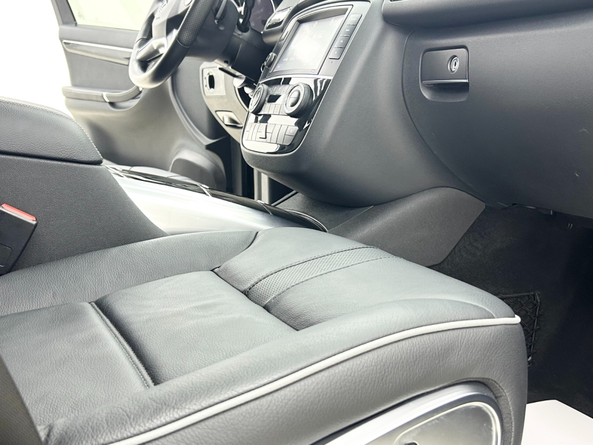 Mercedes-Benz R Class 2017 car image #12