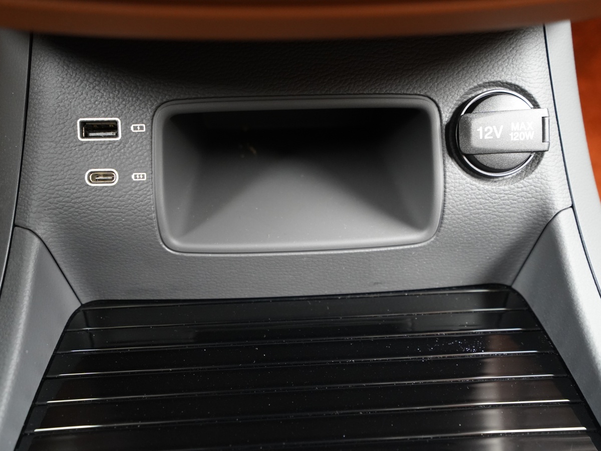 HongQi HQ9 2023 #12 HongQi HQ9 2023 car image #12