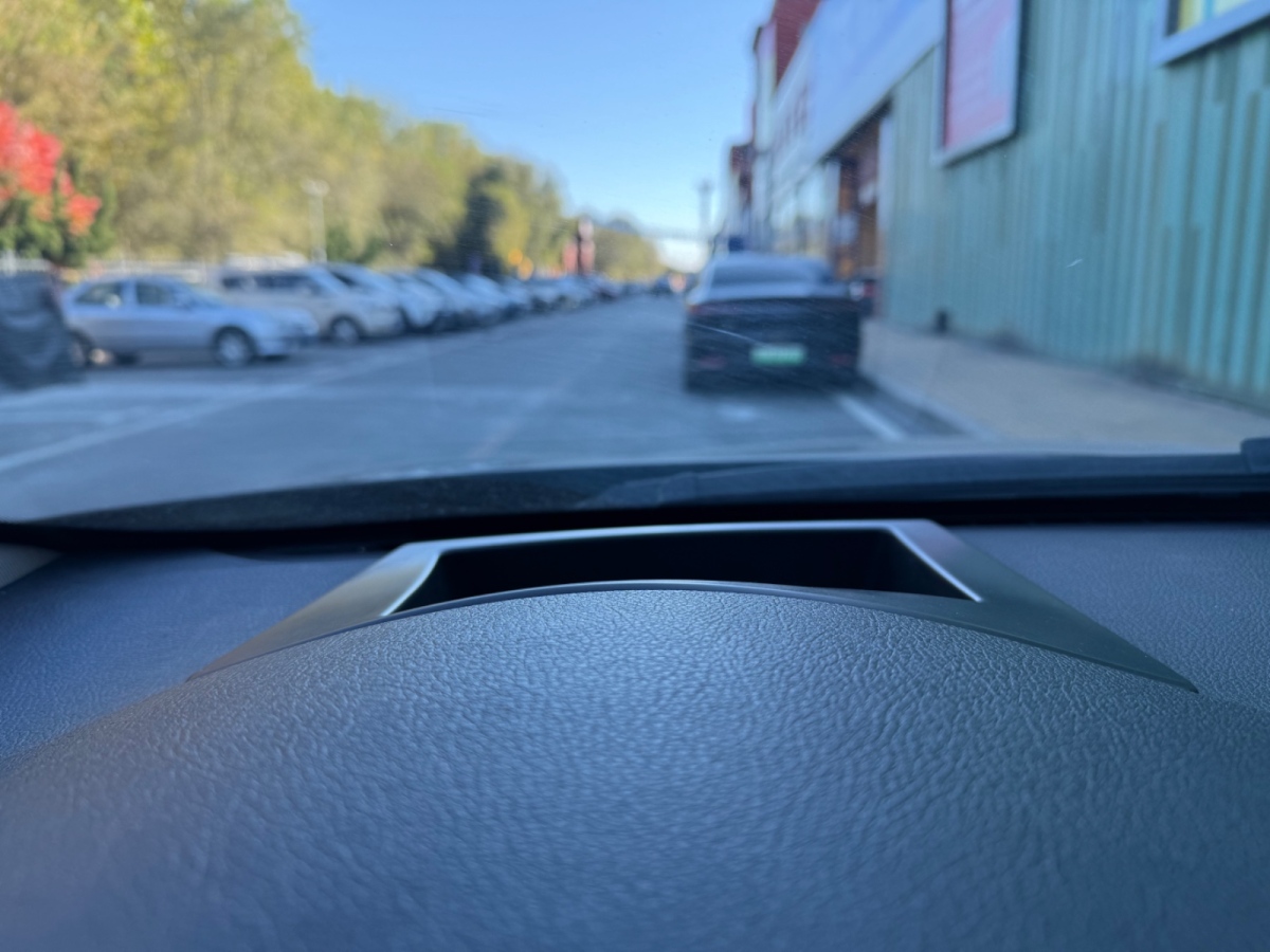 BMW 5 Series GT 2010 immagine di auto #12