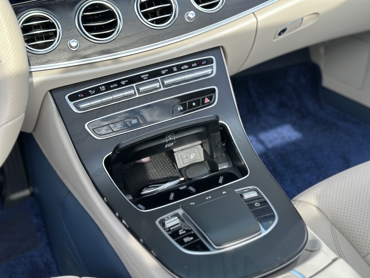 Mercedes-Benz E Class New Energy 2022 car image #12