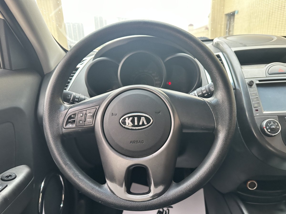 起亚 秀尔 2011 汽车图片 #12