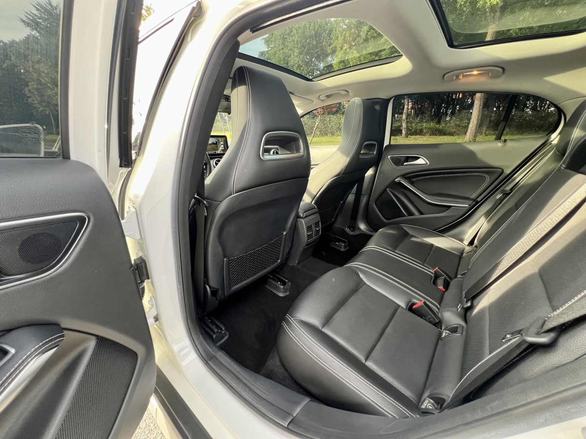 Mercedes-Benz GLA Class (Imported) 2017 immagine di auto #12