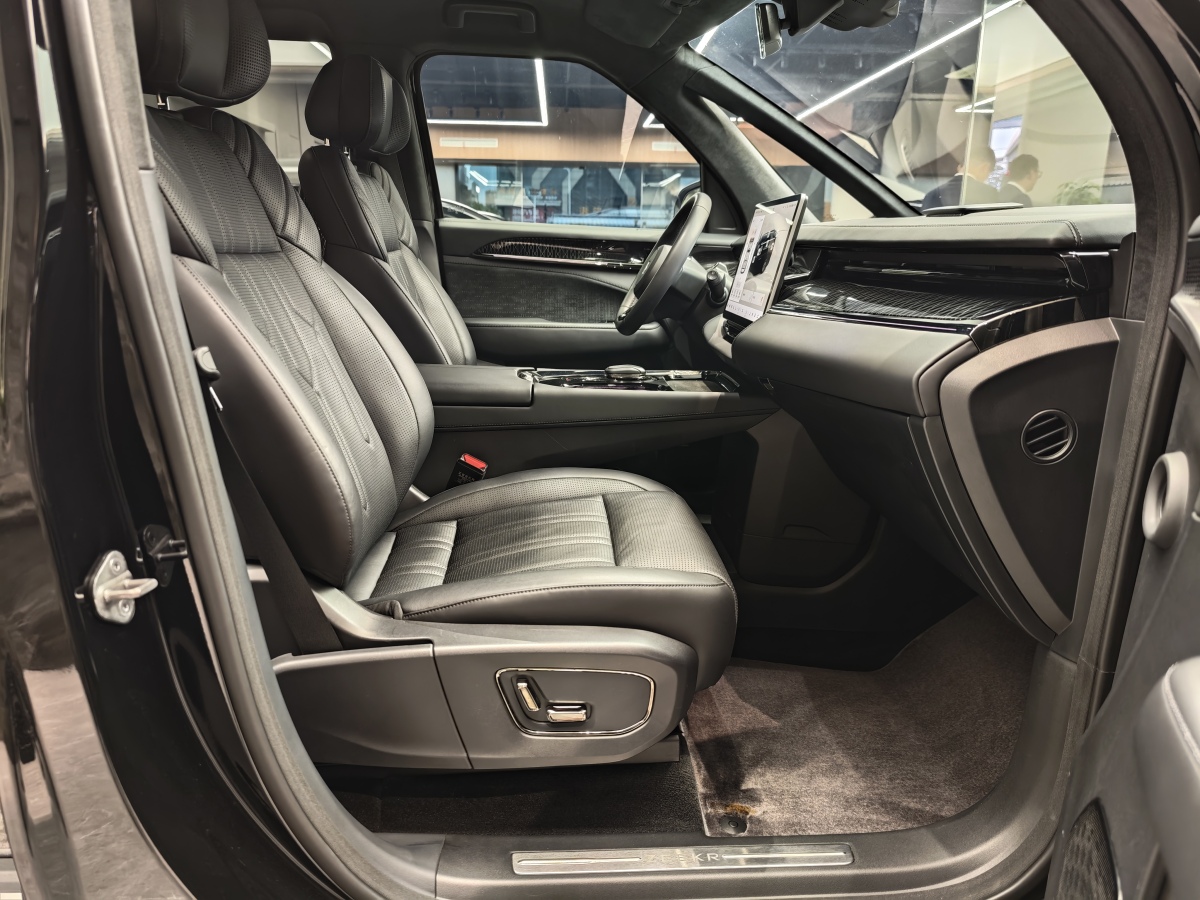 Hyundai Coupe 2023 صورة سيارة #12