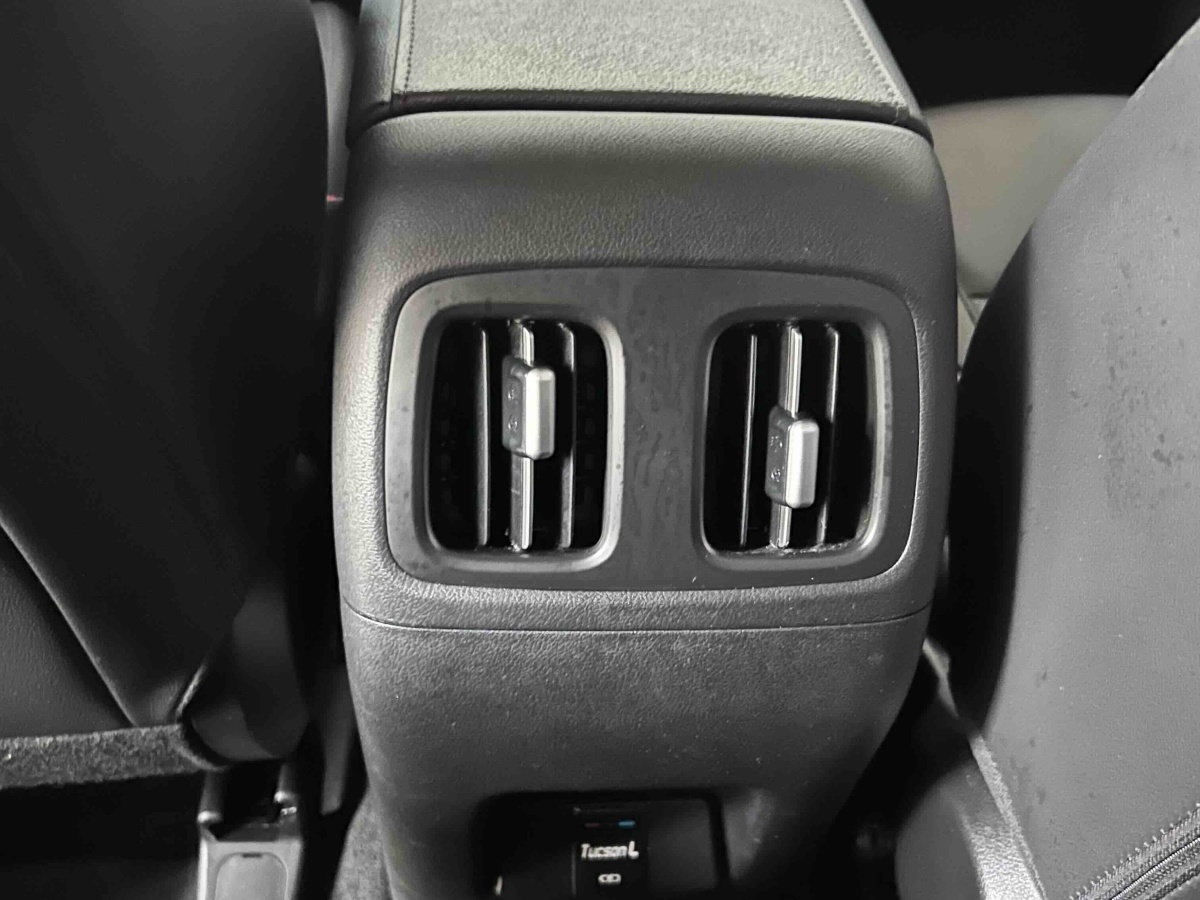 Hyundai Tucson (Imported) 2023 car image #12