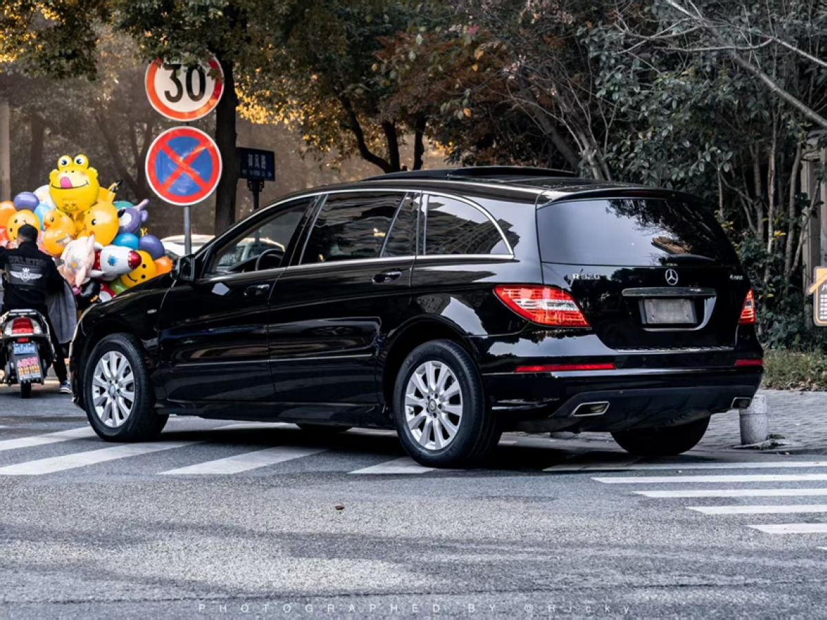 Mercedes-Benz R Class 2016 car image #12