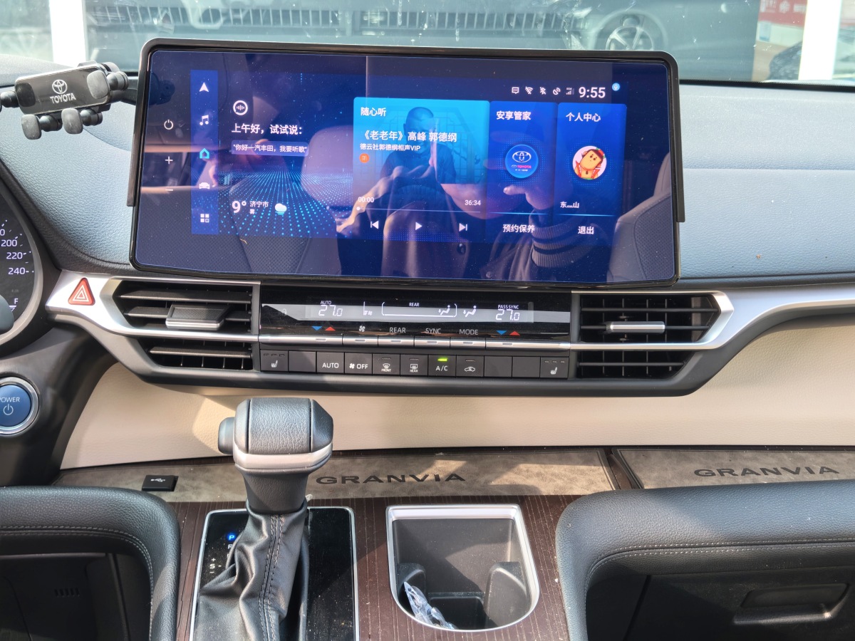 Toyota Granvia 2023 car image #12