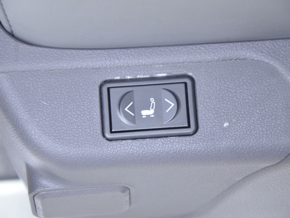 Toyota Granvia 2025 immagine di auto #12