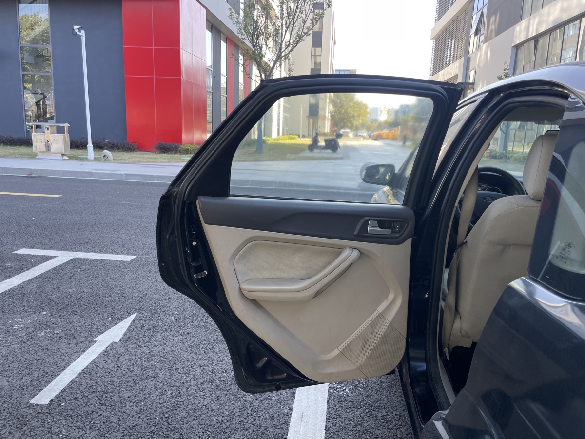 Ford Focus (Imported) 2012 #12 Ford Focus (Imported) 2012 imagem de carro #12