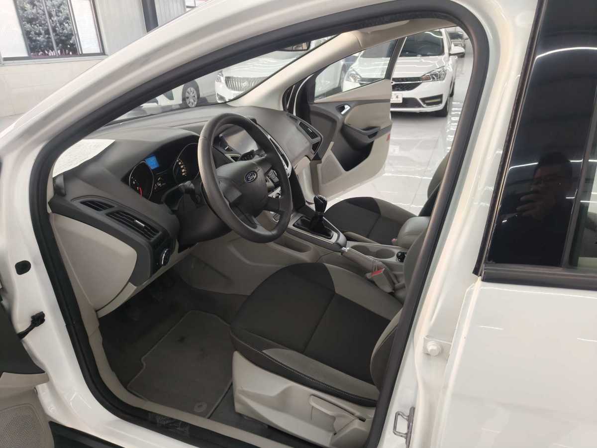 Ford Focus (Imported) 2013 car image #12