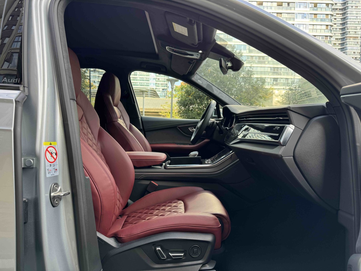 Audi SQ7 2024 car image #12