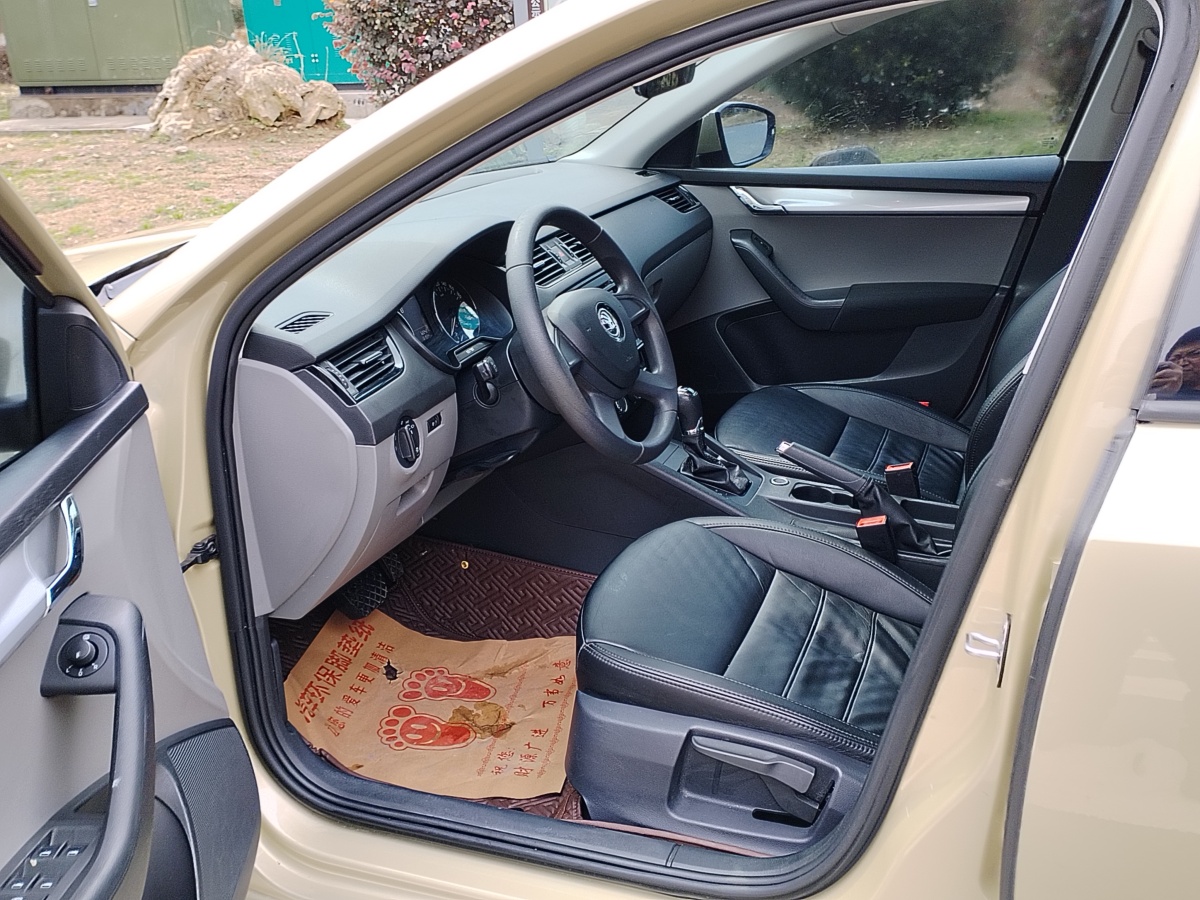 Skoda Octavia (Imported) 2015 car image #12