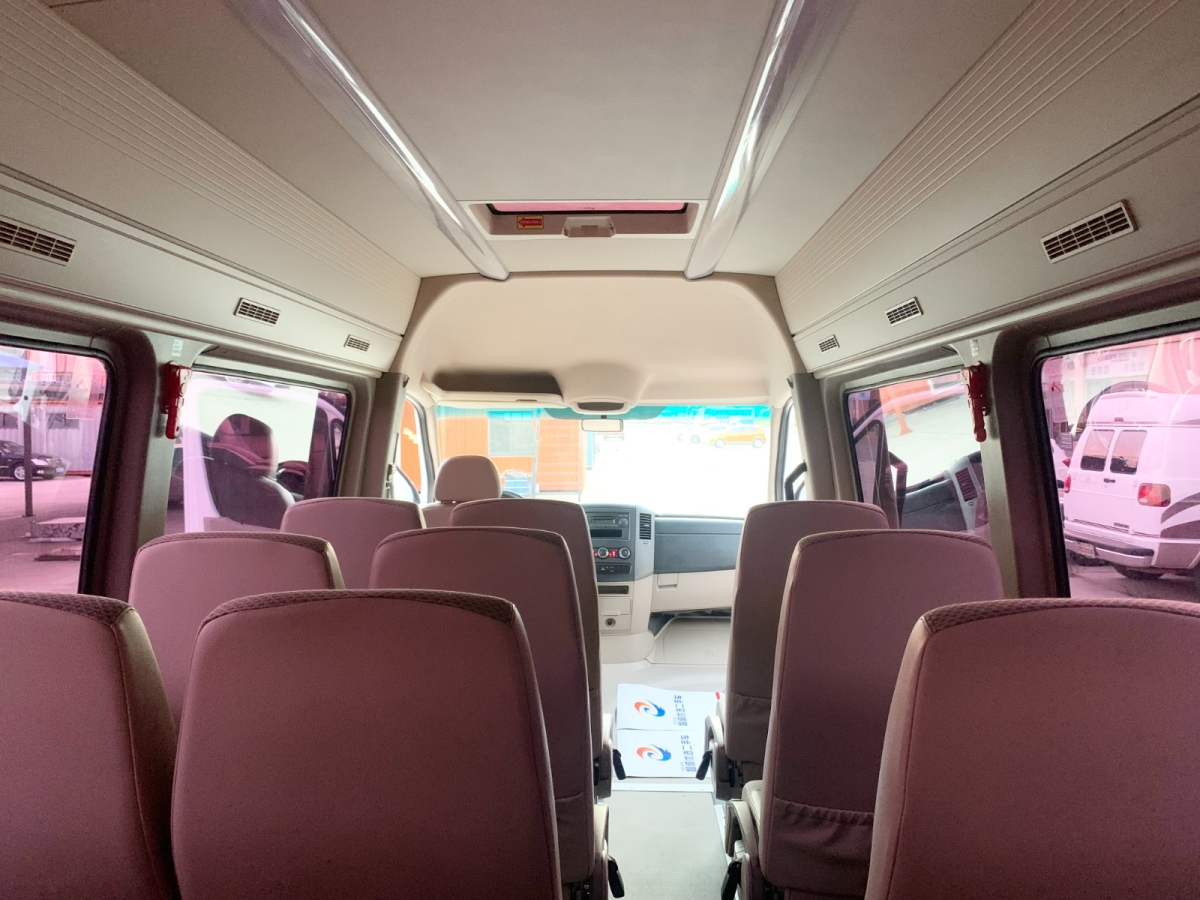 Mercedes-Benz Sprinter 2014 car image #12