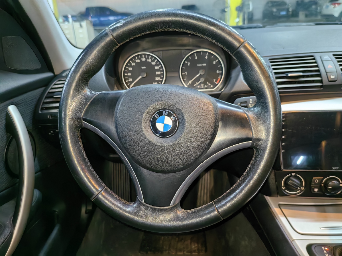 BMW 1 Series (Imported) 2011 car image #12