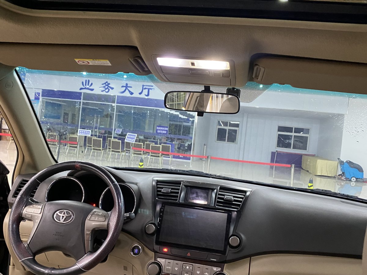 Toyota Highlander (Imported) 2011 car image #12