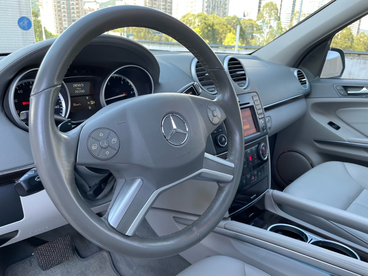 Mercedes-Benz GL Class 2010 car image #12