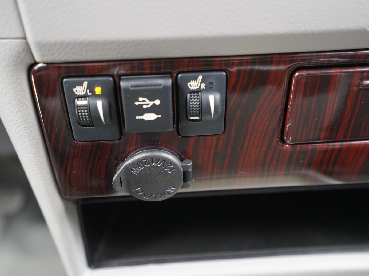 Toyota SIENNA 2018 car image #12