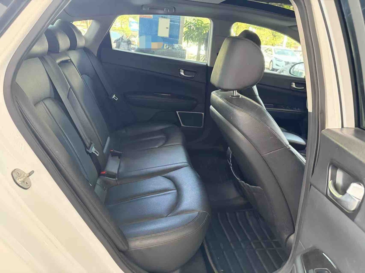 起亚 起亚K5(进口) 2016 汽车图片 #12