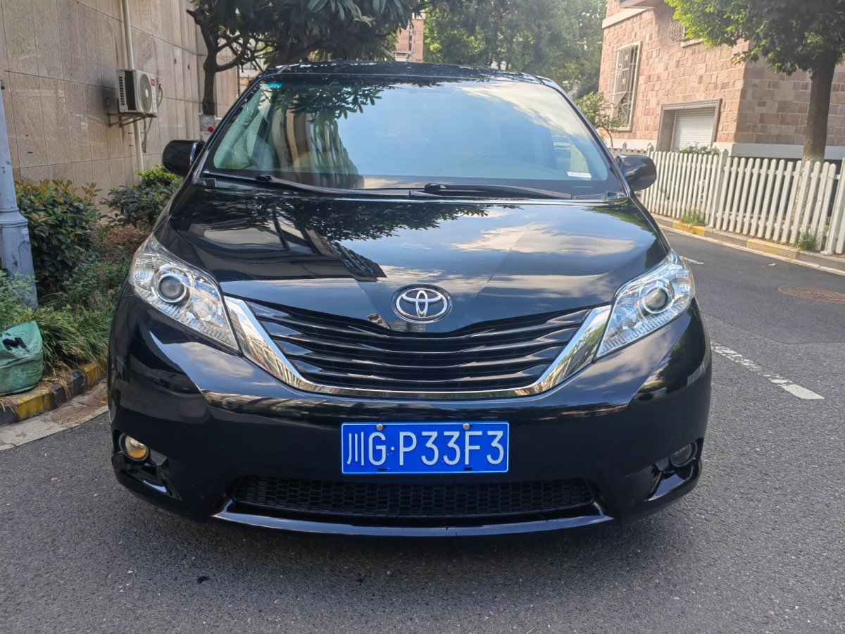 Toyota SIENNA 2015 #12 Toyota SIENNA 2015 car image #12